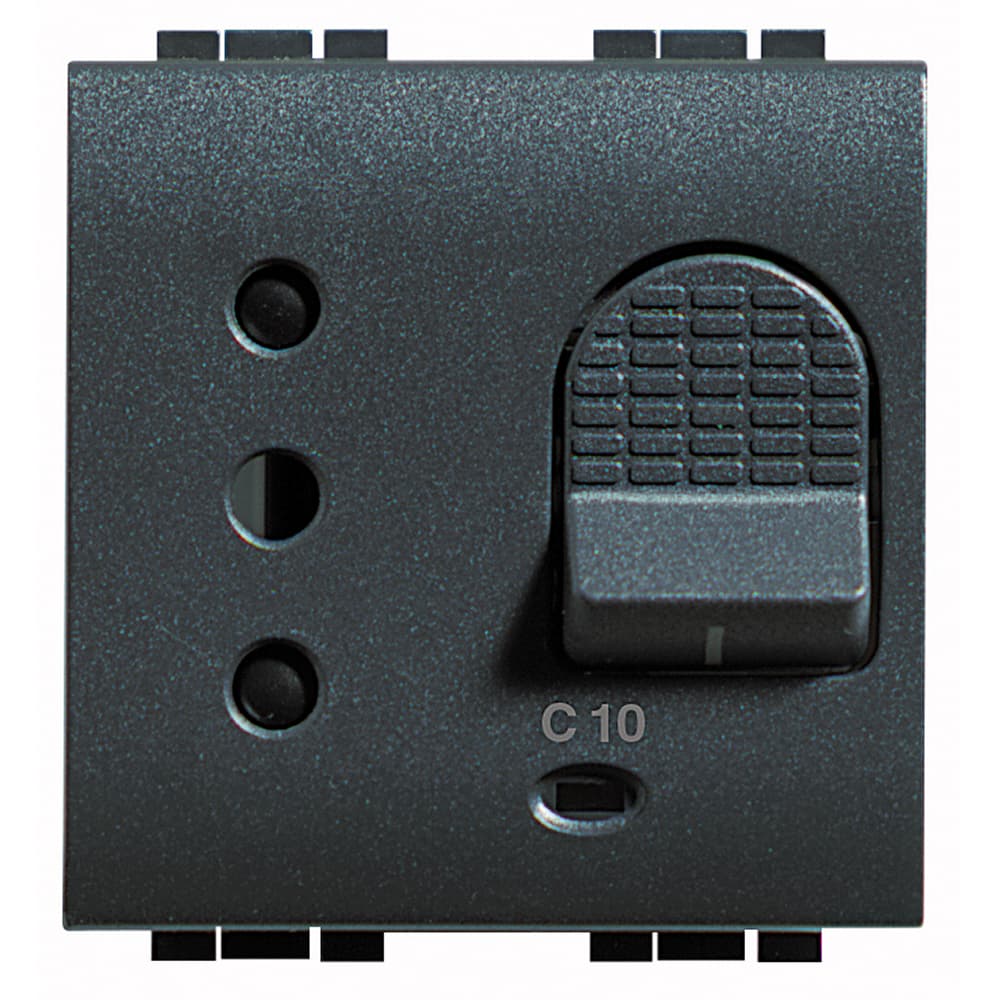 Thermal-magnetic interlocked socket 2P+T 10A