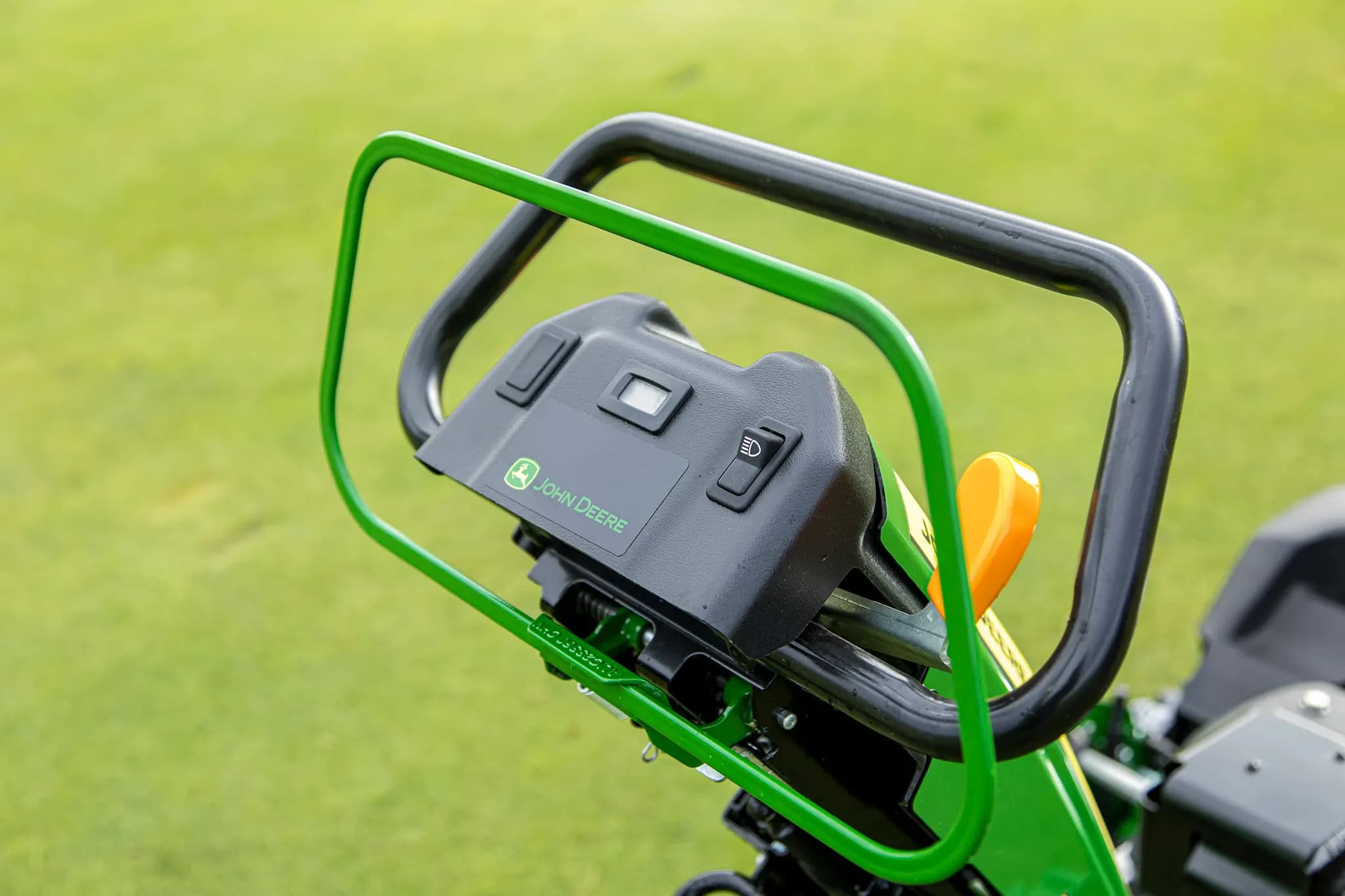 220SL PrecisionCut™ Walk Greens Mower