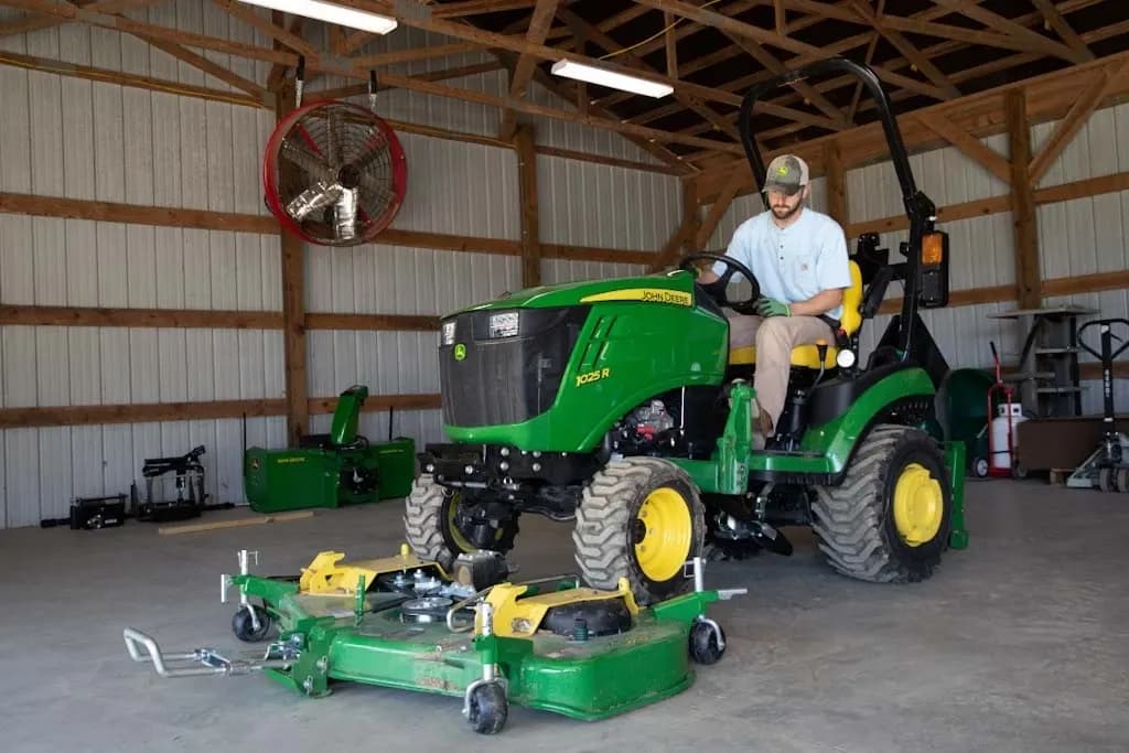 1023E Sub-Compact Tractor