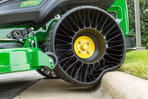 Z920M ZTrak™ Zero-Turn Mower