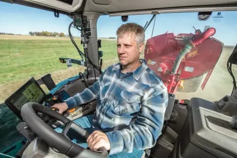 8R 440 Tractor